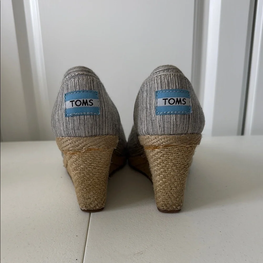 *TOMS 3” WEDGE HEEL OPEN TOE SLIP ON SHOES (sz 5.5)